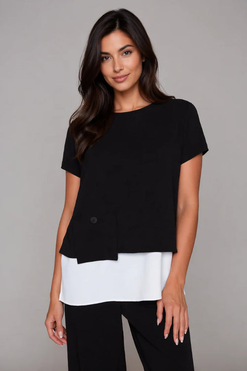Haut Bicolore Boutons Dos Compli K (33595) — pour la femme qui réserve ses surprises pour ceux qui la voient partir, qui le porte avec un pantalon noir et qui choisit l’élégance discrète qui marque les esprits