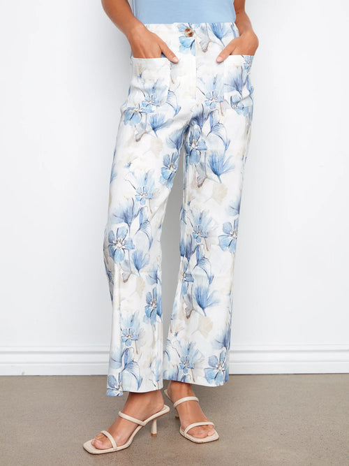 Pantalon Charlie B C5462PD-771B-P991 imprimé serein floral bleu pour femme – Élégant et romantique, parfait pour quotidien, sorties et vacances
