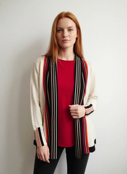 Veste Ouverte à Bordures Rayées Beige Scorzzo 226021 — Pour la femme qui aime les contrastes, parce que les lignes donnent du caractère, au bureau sur un haut noir ou le weekend avec un jean et des bottines