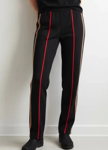 Pantalon Droit à Lignes Contrastées Noir Scorzzo 226023 — Pour la femme qui aime les détails graphiques, parce que les accents rouges rythment la silhouette, au bureau avec une blouse ou le weekend sur un haut uni