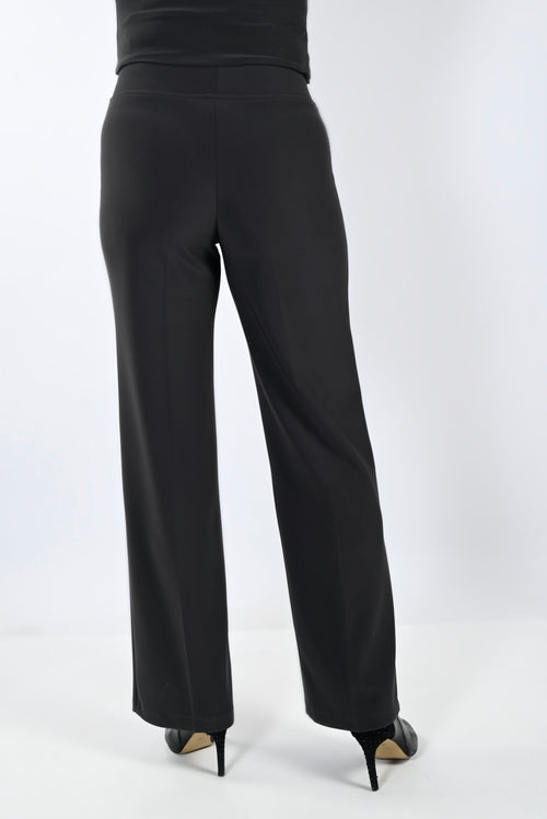 Pantalon Droit Ample Noir Frank Lyman 233015 — Pour la femme qui aime une allure soignée, parce que sa ligne épurée facilite les agencements, au bureau avec une blouse crème ou en sortie avec un veston beige