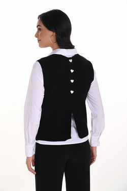 Haut polyvalent Frank Lyman 254954 avec boutons cœur argentés – Portez-le boutonné ou ouvert, élégant, versatile et confortable
