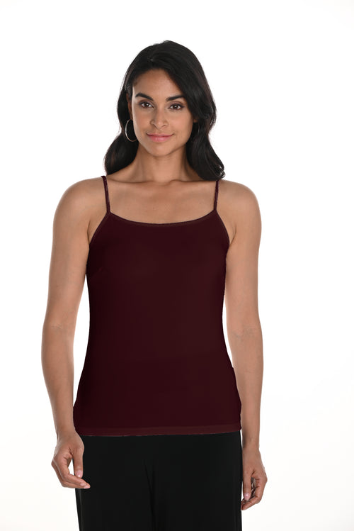 Camisole à bretelles fines Frank Lyman 256027 — L'essentiel polyvalent pour la femme moderne, du bureau au week-end, en Mocha & Cerise