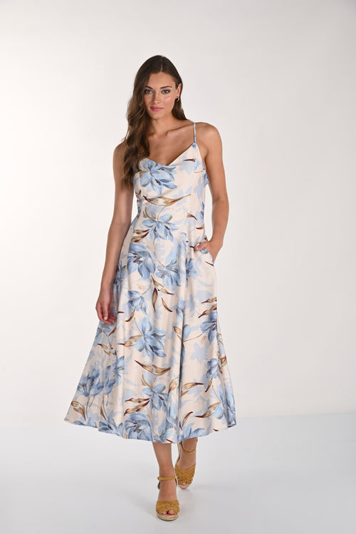Robe Midi Fleurie Bretelles Frank Lyman (261285) — pour la femme qui porte l’été sur elle, qui l’enfile avec des espadrilles et qui choisit les fleurs bleues quand elle veut être poétique sans effort