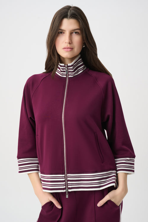 Veste Zippée Sport-Chic Bordeaux Bandes Rayées Joseph Ribkoff 261617 — L’élégance décontractée qui réinvente le sport-chic