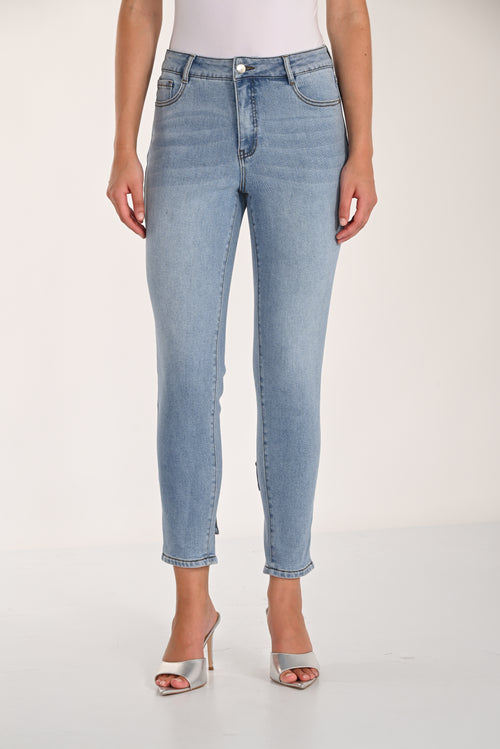 Pantalon skinny denim bleu clair à nœuds à l’ourlet – 261625 – Un jean signature féminin et tendance – Frank Lyman