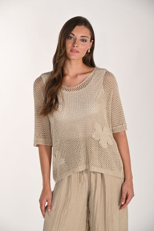 Chandail tricot maille filet doré à motifs floraux en relief – 261665 – Un haut léger et lumineux pour une allure boho-chic estivale – Frank Lyman