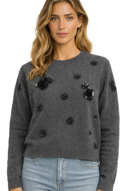 Chandail à Fleurs Noires en Relief Gris Chiné Orly 262268 — Pour la femme qui aime les détails distinctifs, parce que ses fleurs animent la maille, au bureau avec un pantalon noir ou en sortie avec un jean foncé