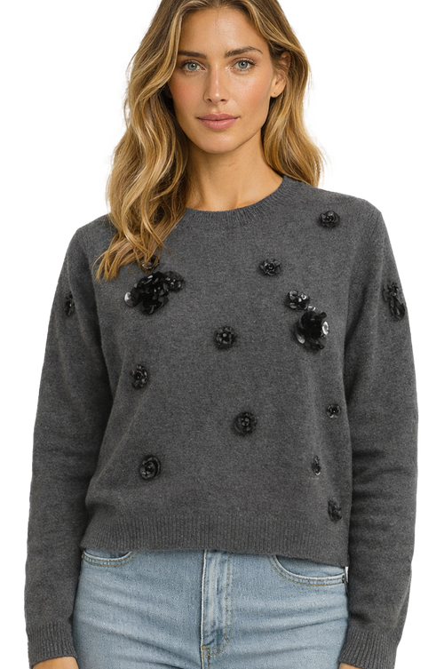 Chandail à Fleurs Noires en Relief Gris Chiné Orly 262268 — Pour la femme qui aime les détails distinctifs, parce que ses fleurs animent la maille, au bureau avec un pantalon noir ou en sortie avec un jean foncé
