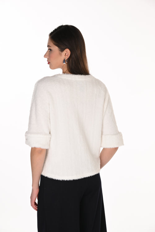 Chandail duveteux Frank Lyman 263356 — La douceur incarnée pour la femme qui cultive l’élégance au quotidien, du brunch au bureau, en Off-White