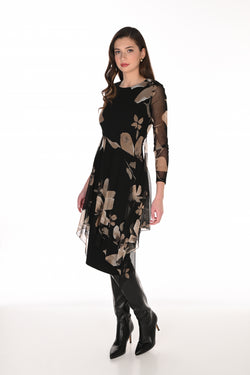 Robe en mousseline florale Frank Lyman 263440 — La pièce signature pour la femme qui ose l’élégance dramatique, du gala au dîner chic, en Noir & Taupe
