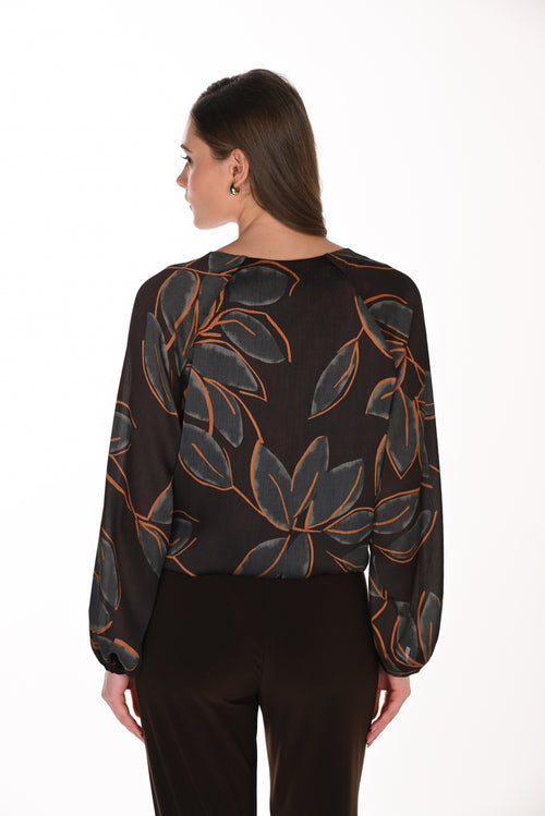 Haut à Feuillage et Encolure à Liens Noir, Gris et Cuivré Frank Lyman 263450 — Pour la femme au chic personnel, parce que son imprimé signe la tenue, au bureau avec un pantalon noir ou en sortie avec une jupe droite