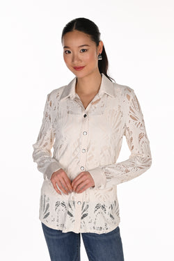 Haut Boutonné à Motifs Ajourés Crème Frank Lyman 263484 — Pour la femme qui aime les détails délicats, parce que ses transparences donnent du relief, au bureau avec un pantalon noir ou en sortie avec un jean foncé
