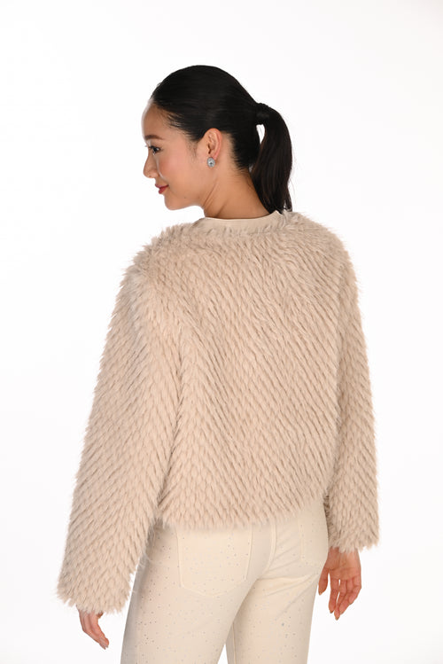 Haut Court Texturé à Encolure Ornée et Boutons Décoratifs Beige Crème Frank Lyman 263709 — Pour la femme au style raffiné, parce que ses détails captent la lumière, en réception avec une jupe noire ou au dîner avec un pantalon ivoire