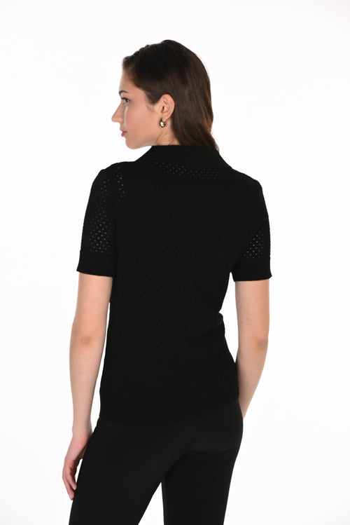 Polo Tricot Noir Micro-Strass Multicolores Épaules Bouffantes Frank Lyman 263732 — Pour la femme au glamour arc-en-ciel discret, portez-le au bureau sous un blazer blanc, en soirée avec une jupe satin, ou le weekend dans un jean crème