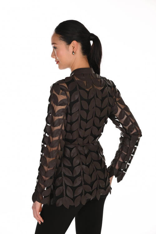Veste appliqués feuilles Frank Lyman 263739 — Une sculpture à porter pour la femme qui transforme chaque sortie en moment d’art, du cocktail au gala, en Mocha & Noir