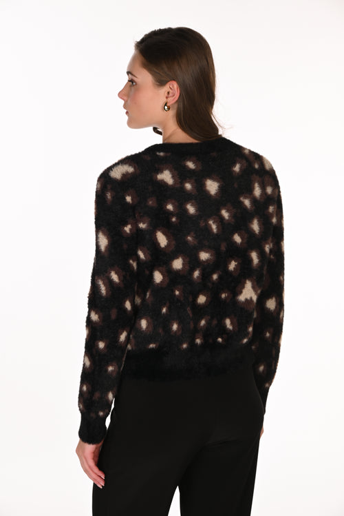 Cardigan maille eyelash imprimé léopard boutons strass - Frank Lyman 263756 - Pour la femme qui ose le glamour au quotidien - Bureau brunch et soirée - La douceur féline qui fait tout - Avec pantalon slim noir ou jupe crayon