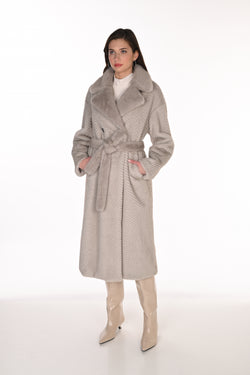 Manteau Long Lainage Texturé Chevron Beige Grège Col Châle Fausse Fourrure Gris Taupe Frank Lyman – Ceinturé Manchettes Fourrure | SKU 263771 | Le manteau d'investissement luxe de la saison | Hiver & Occasions spéciales