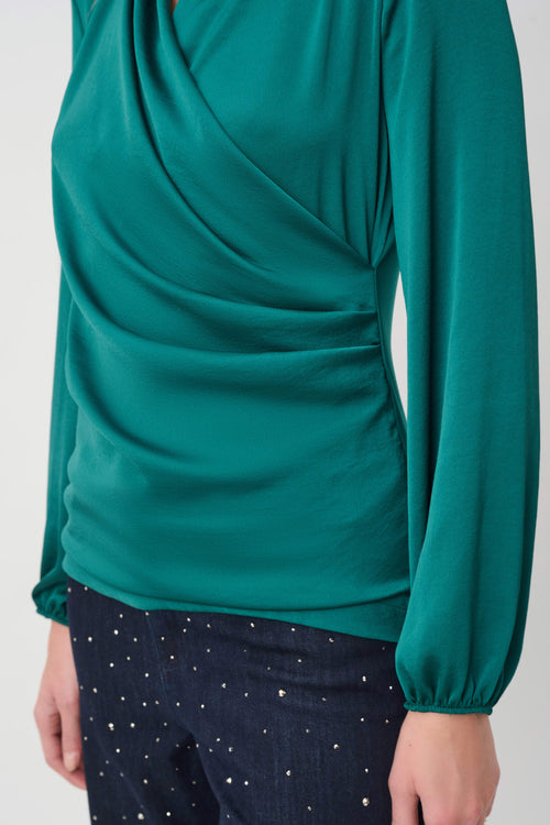 Haut Cache-Cœur Bi-Matière Drapé Joseph Ribkoff – Vert Opulent | SKU 264026 | Pour la femme qui allie féminité et élégance naturelle | Bureau luxe, Cocktails & Soirées | Manches mousseline bouffantes & jersey satiné cache-cœur