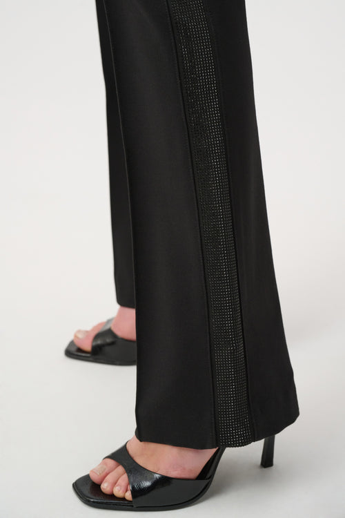 Pantalon Straight Noir Bande Micro-Strass Latérale Joseph Ribkoff 264074 — Pour la femme qui veut briller sans effort, portez-le en soirée avec un top drapé, en cocktail avec un blazer structuré, ou au bureau avec un chemisier satin ivoire