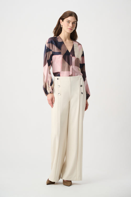 Pantalon large ivoire bouleau Joseph Ribkoff 264087, taille haute, pli marqué et doubles boutons argentés. Coupe fluide et structurée. Parfait bureau ou soirée.