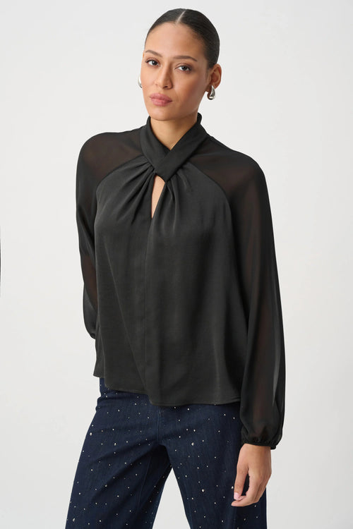 Top Chiffon Noir Col Torsadé Keyhole Manches Longues Joseph Ribkoff 264119 — Pour la femme au style sophistiqué et affirmé, portez-le en soirée avec un pantalon épuré, en cocktail avec un pantalon wide leg, ou au bureau avec un pantalon droit premium