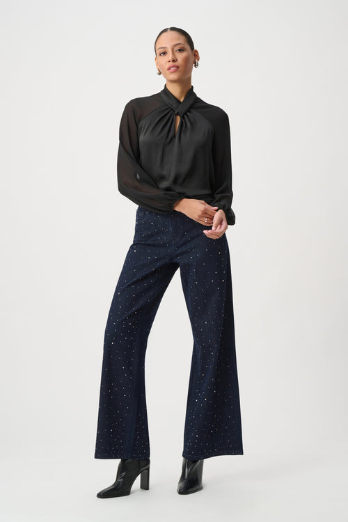 Top Chiffon Noir Col Torsadé Keyhole Manches Longues Joseph Ribkoff 264119 — Pour la femme au style sophistiqué et affirmé, portez-le en soirée avec un pantalon épuré, en cocktail avec un pantalon wide leg, ou au bureau avec un pantalon droit premium