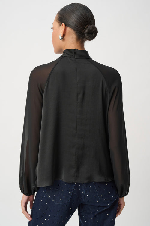 Top Chiffon Noir Col Torsadé Keyhole Manches Longues Joseph Ribkoff 264119 — Pour la femme au style sophistiqué et affirmé, portez-le en soirée avec un pantalon épuré, en cocktail avec un pantalon wide leg, ou au bureau avec un pantalon droit premium