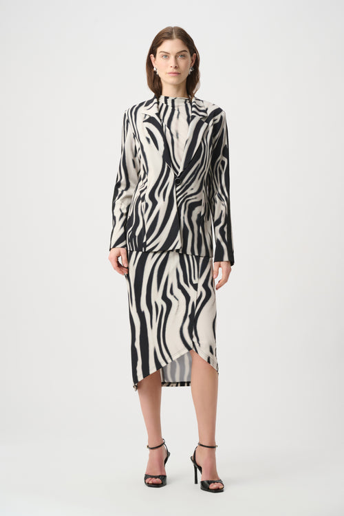 Veston imprimé zébré à col tailleur noir et ivoire Joseph Ribkoff 264129 — Pour la femme qui ose le contraste, parce que son allure affirme le style, au bureau ou en soirée avec un pantalon noir