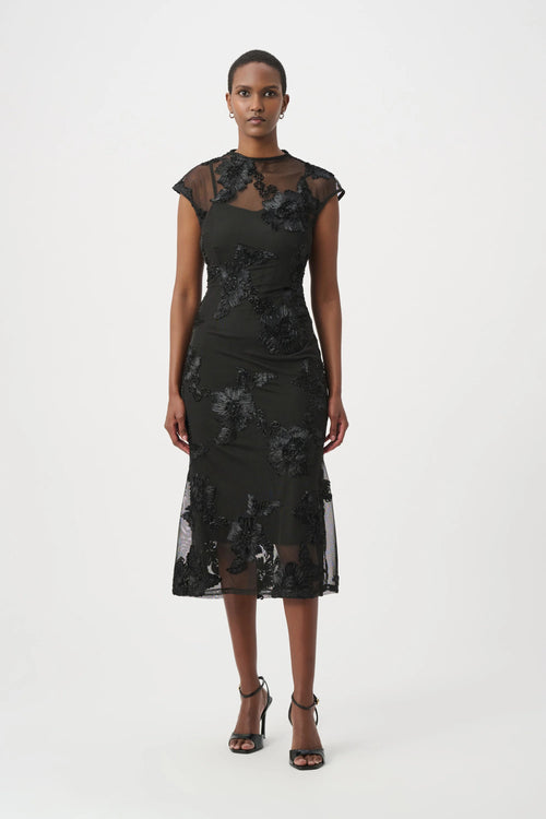 Robe midi à fleurs en relief et encolure illusion noire Joseph Ribkoff 264143 — Pour la femme qui aime le raffinement, parce que ses détails captent la lumière, lors d’une réception avec des talons et une pochette