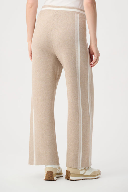 Pantalon Tricot Large Bandes Joseph Ribkoff – Fawn & Winter White | SKU 264613 | Pour la femme qui voyage avec style | Week-end, Voyages & Bureau décontracté | Se porte seul ou en ensemble coordonné