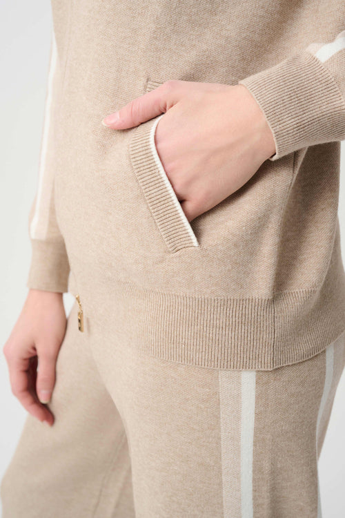 Veste Bomber Tricot Zip Joseph Ribkoff – Fawn & Winter White | SKU 264616 | Pour la femme qui voyage avec style | Week-end, Bureau décontracté & Sorties | Se porte seule ou en ensemble coordonné avec le pantalon 264613