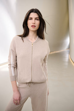 Veste Bomber Tricot Zip Joseph Ribkoff – Fawn & Winter White | SKU 264616 | Pour la femme qui voyage avec style | Week-end, Bureau décontracté & Sorties | Se porte seule ou en ensemble coordonné avec le pantalon 264613