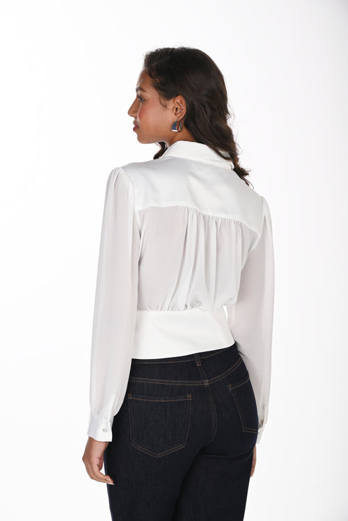 Haut Boutonné à Panneaux Transparents et Taille Structurée Blanc Frank Lyman 264805 — Pour la femme au style soigné, parce que ses contrastes dessinent la silhouette, au bureau avec un pantalon noir ou en sortie avec un jean foncé