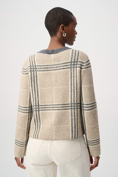 Veste en maille texturée à carreaux et boutons contrastants beige et gris Joseph Ribkoff 264909 — Pour la femme au chic discret, parce que ses détails dessinent l’allure, au bureau ou en sortie avec un pantalon ivoire