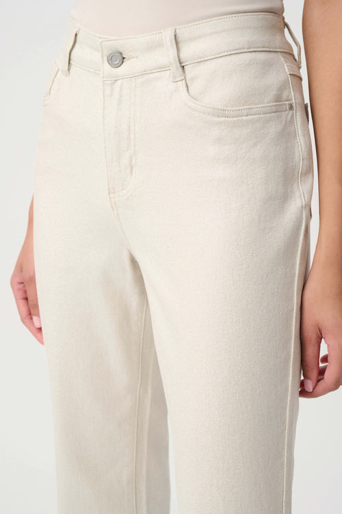 Jean Straight-Leg Taille Haute Crème Ivoire Denim Stretch Bouton Argenté Joseph Ribkoff – Coupe Droite Épurée Allongeante | SKU 264913 | Le jean neutre luxueux de la saison