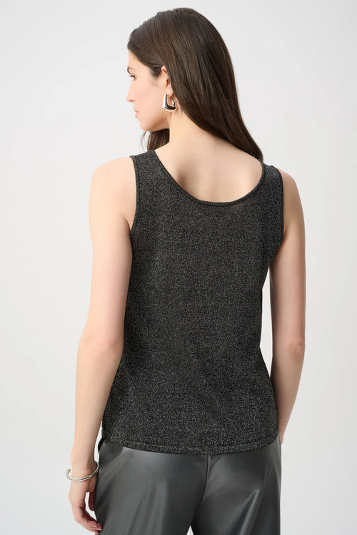 Camisole Joseph Ribkoff en tricot lurex noir ornée de micro-strass argentés. Coupe ajustée, encolure scoop. Parfaite pour soirée ou cocktail