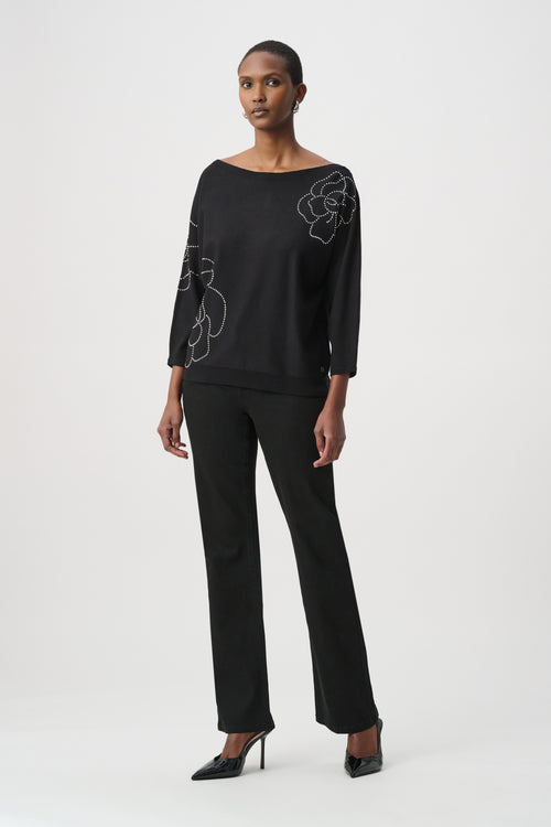Pull Tricot Roses Clous Argentés Joseph Ribkoff – Noir | SKU 264957 | Pour la femme qui ose l’élégance florale | Bureau, Soirées & Week-end chic | Se porte rentré ou par-dessus
