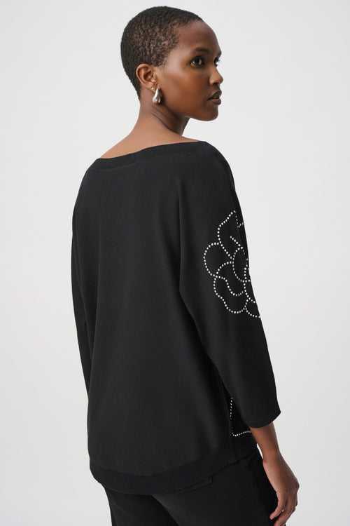 Pull Tricot Roses Clous Argentés Joseph Ribkoff – Noir | SKU 264957 | Pour la femme qui ose l’élégance florale | Bureau, Soirées & Week-end chic | Se porte rentré ou par-dessus