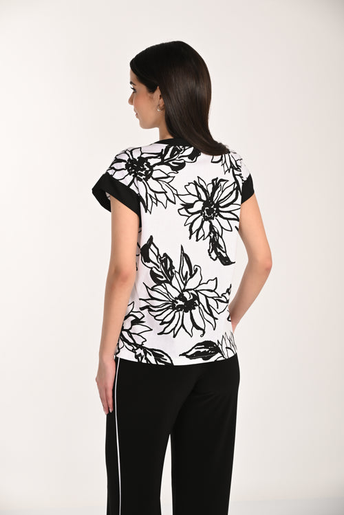 Top Floral Graphique Frank Lyman (266140) — pour la femme qui aime le contraste, qui enfile ce haut sur un pantalon noir et qui laisse l’imprimé faire toute la conversation