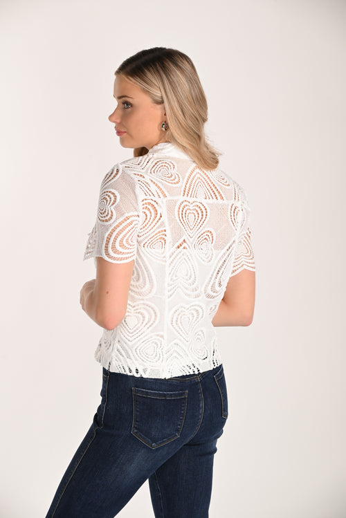 Chemise Dentelle Cœurs Frank Lyman (266388) — pour la femme qui porte la romantique en elle, qui boutonne ce haut sur un jean et qui choisit la dentelle quand elle veut être lumineuse sans en faire trop