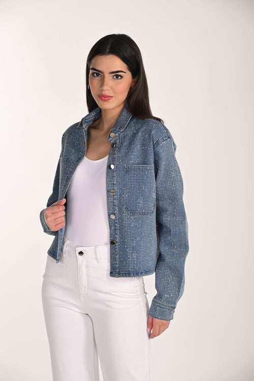 Veste Denim Strass Bleu Clair Frank Lyman (266509) — pour la femme qui transforme le casual en spectacle, qui l’enfile sur un jean blanc et qui choisit les strass quand elle veut briller sans en faire trop