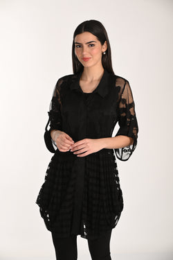 Tunique noire à superposition dentelle florale et nœud latéral – 266566 – Une pièce dramatique et féminine pour une allure chic et sophistiquée – Frank Lyman