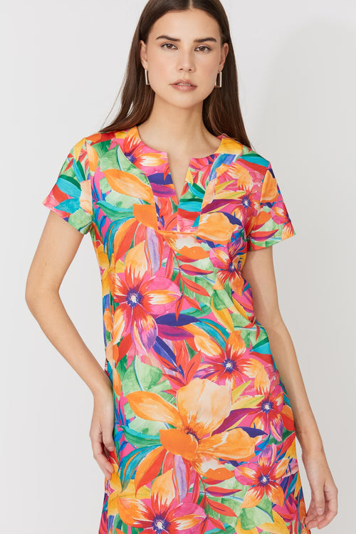Robe tropicale Compli K 36005 : imprimé floral éclatant multicolore. Parfaite pour l'été, vacances et occasions spéciales. Coupe flatteuse, style vibrant.