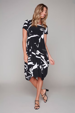 Robe Imprimé Abstrait Compli K (36074) — pour la femme qui n’a pas besoin d’accessoires pour être remarquée, qui l’enfile en deux secondes et qui choisit l’art comme second peau