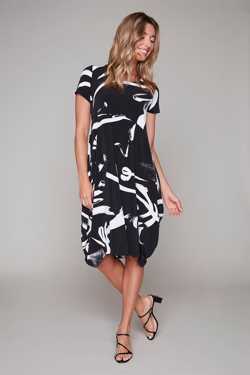 Robe Imprimé Abstrait Compli K (36074) — pour la femme qui n’a pas besoin d’accessoires pour être remarquée, qui l’enfile en deux secondes et qui choisit l’art comme second peau