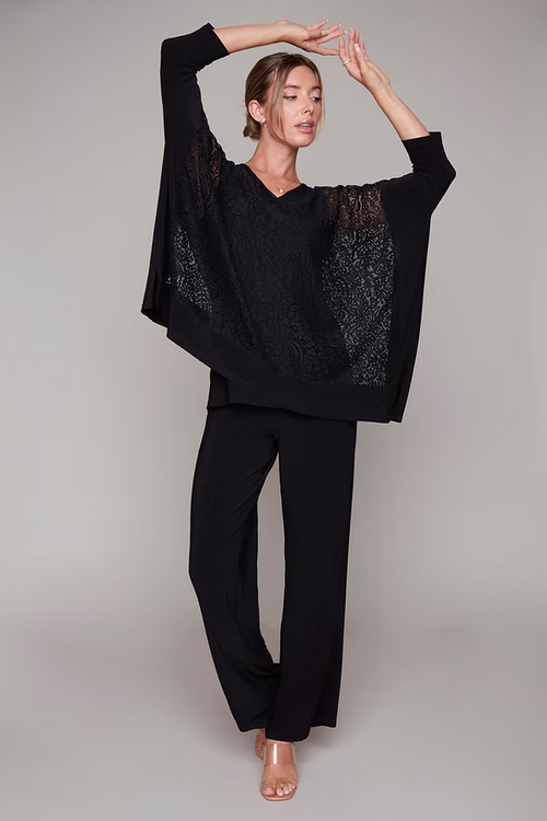 Haut Kimono Dentelle Noire Compli K (50187) — pour la femme qui entre dans une pièce et la remplit, qui le porte avec aisance et le choisit quand l’occasion mérite d’être à la hauteur