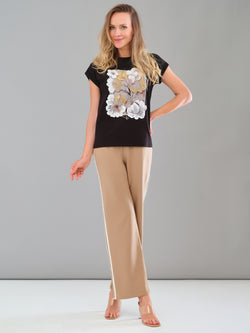 Haut Tricotto 56428 noir avec imprimé floral blanc et beige pour femme – Manches courtes, style artistique et élégant