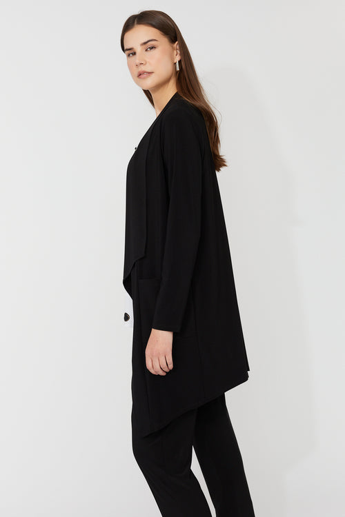 Veste Longue Fluide Revers Cascade Compli K 36086 — Le drapé qui transforme chaque silhouette en œuvre d’élégance