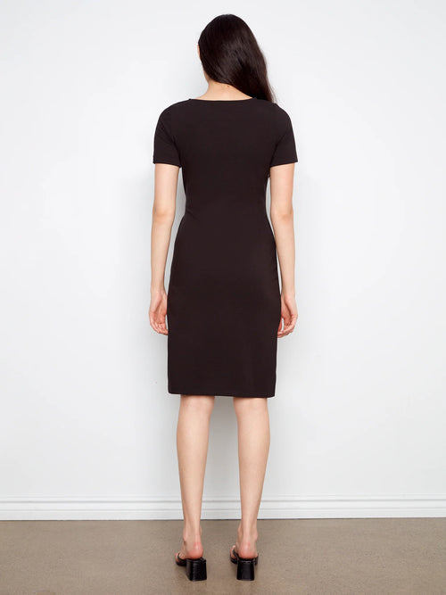 Robe Charlie B C3250-579C-001 noire ceinture nouée pour femme – Élégante et intemporelle, parfaite pour bureau, réunions, cocktails et occasions